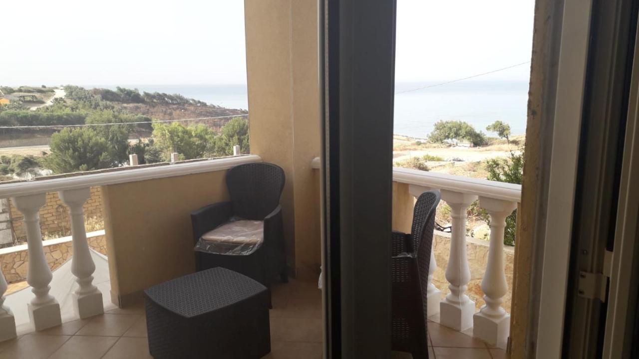 Al Faro Bed and breakfast